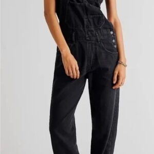 Womens We The Free Ziggy Straight Washed Black Denim Bib Overalls Size M